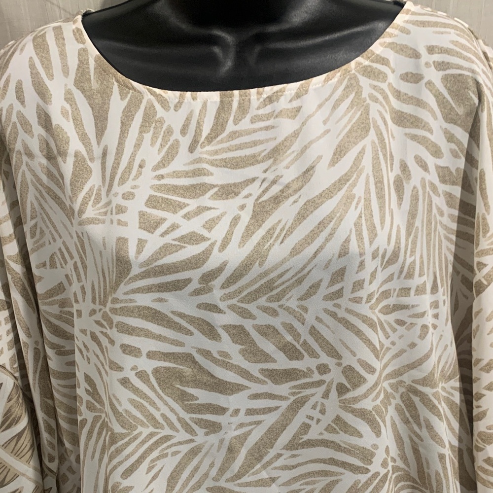 Beige And White Patterned Top - image 5